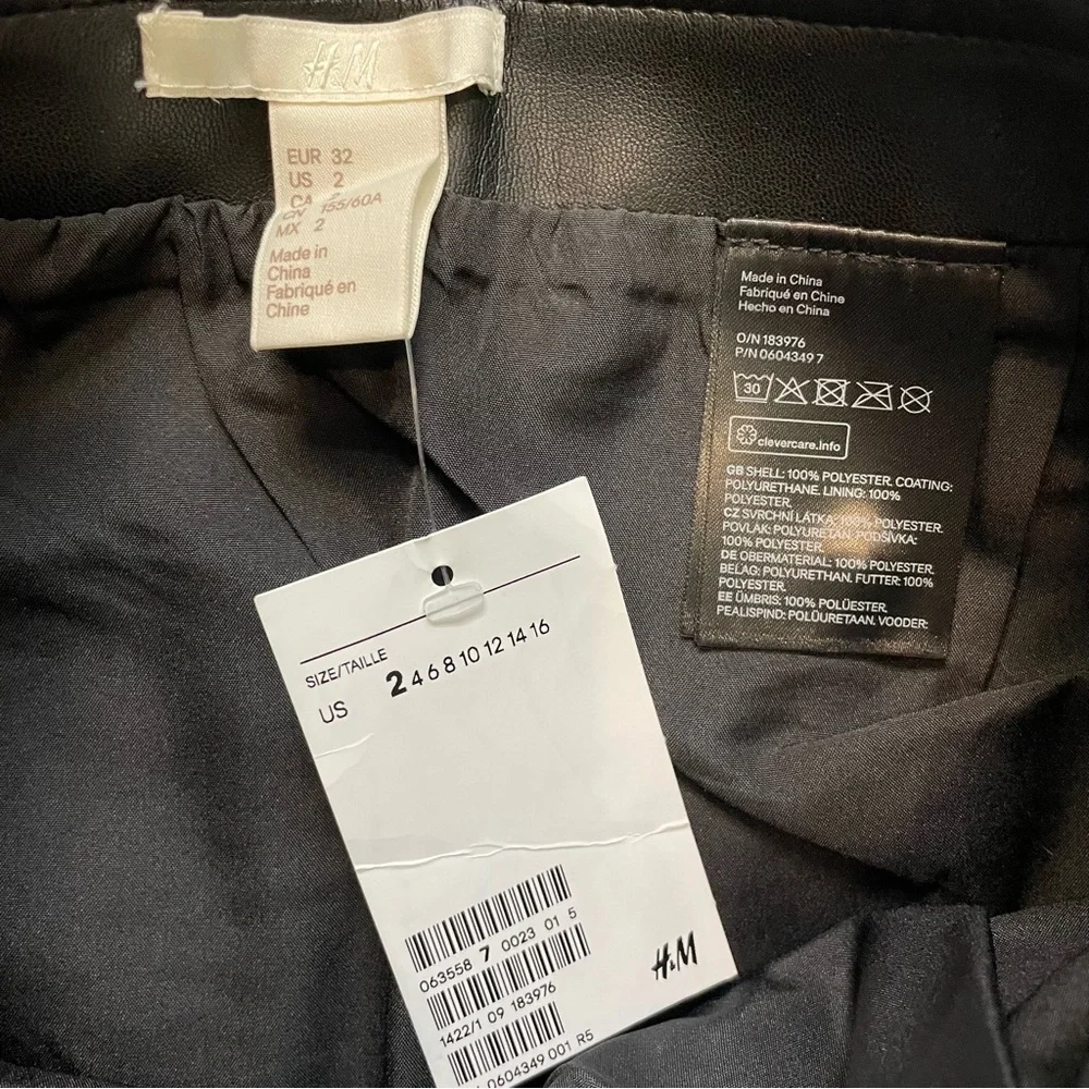 H&M Vegan Faux Leather Mini Skirt Size 2 Black - Picture 6 of 9